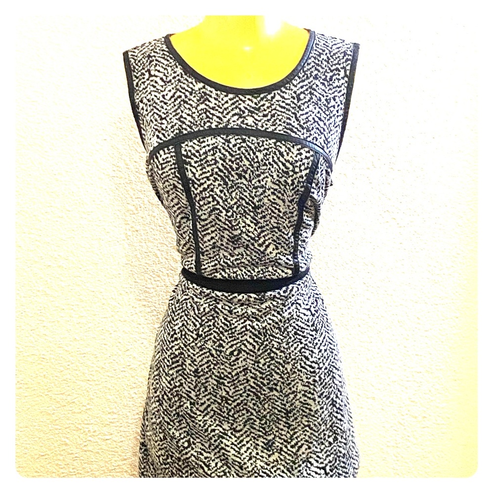 The essential work dress - Picture 2 of 5